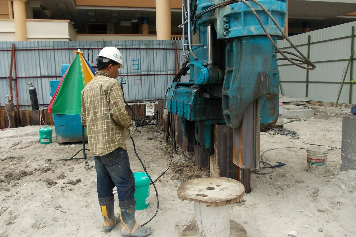 Ép cọc tải nhà phố